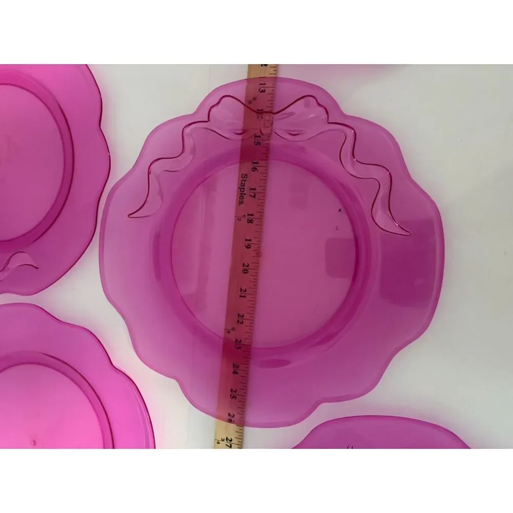 5 pink plastic with bow platters